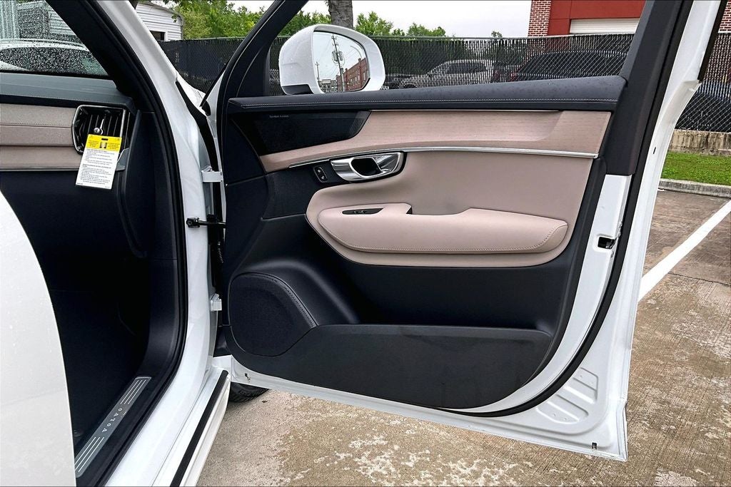 2026 Volvo XC90 Plug-In Hybrid T8 Plus 6 Passenger