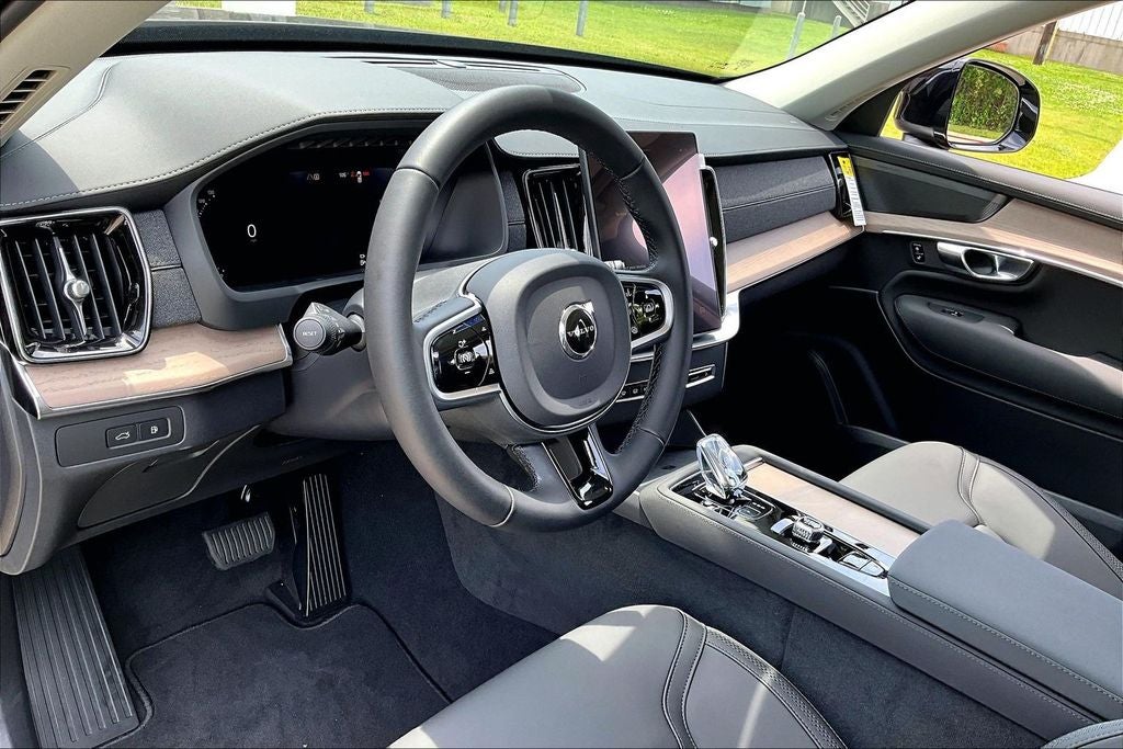 2026 Volvo XC90 Plug-In Hybrid T8 Plus 6 Passenger