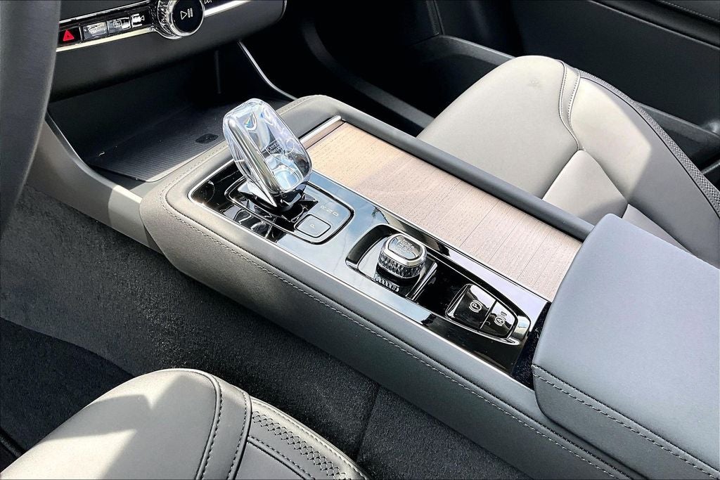 2026 Volvo XC90 Plug-In Hybrid T8 Plus 6 Passenger