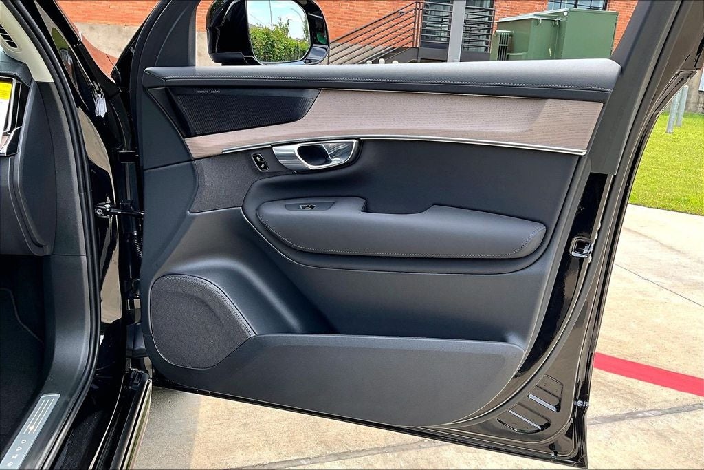 2026 Volvo XC90 Plug-In Hybrid T8 Plus 6 Passenger