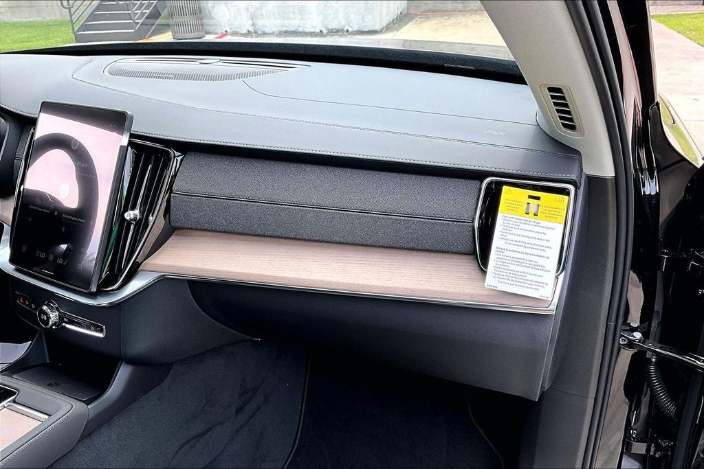 2026 Volvo XC90 Plug-In Hybrid T8 Plus 6 Passenger