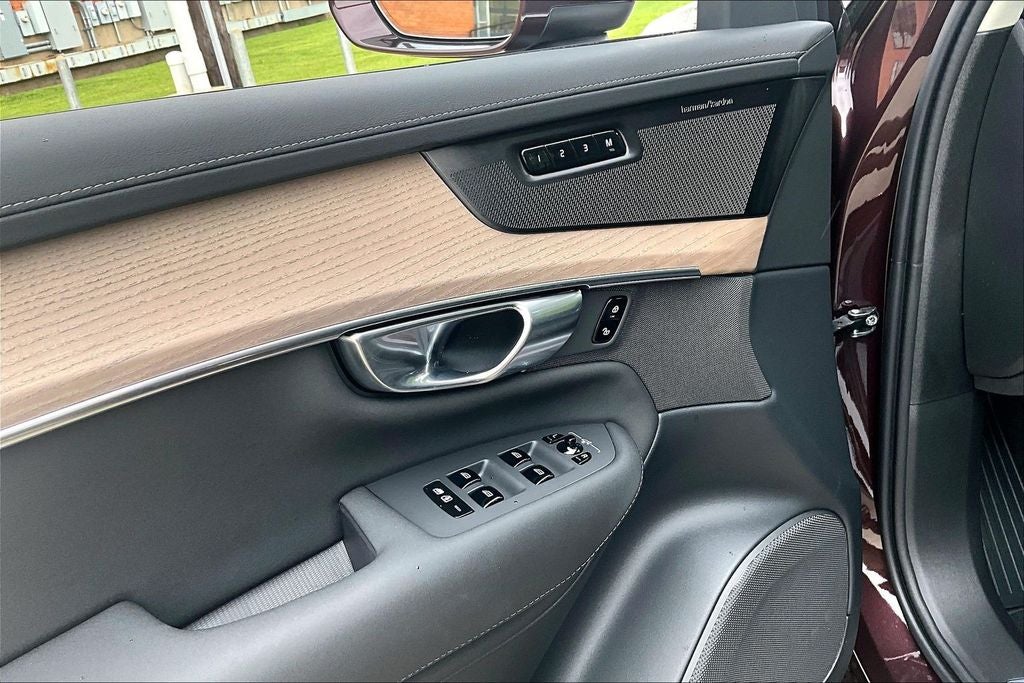 2026 Volvo XC90 Plug-In Hybrid T8 Plus 7 Passenger