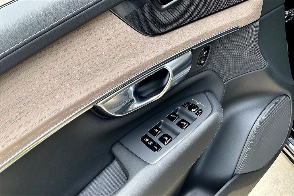 2026 Volvo XC90 Plug-In Hybrid T8 Plus 7 Passenger