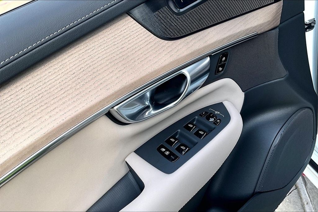 2026 Volvo XC90 Plug-In Hybrid T8 Plus 7 Passenger