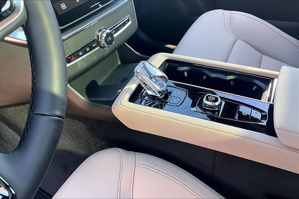 2026 Volvo XC90 Plug-In Hybrid T8 Plus 7 Passenger