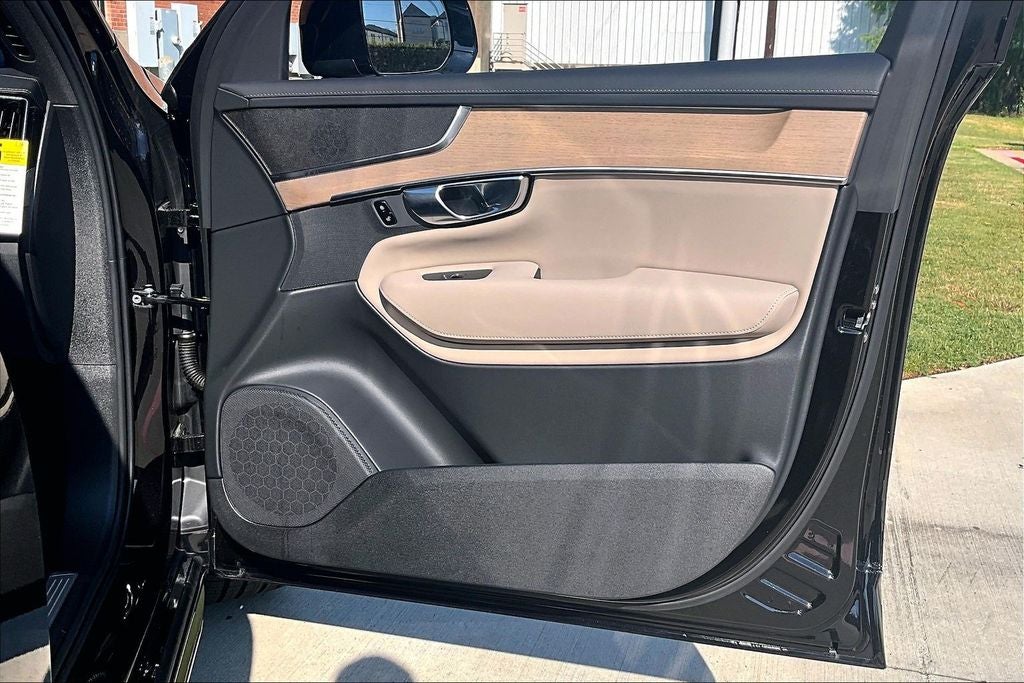 2026 Volvo XC90 Plug-In Hybrid T8 Plus 7 Passenger
