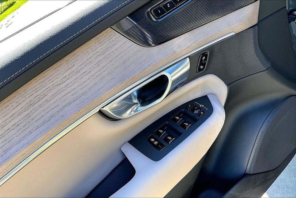 2026 Volvo XC90 Plug-In Hybrid T8 Plus 7 Passenger