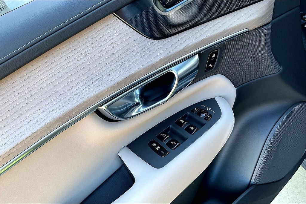 2026 Volvo XC90 Plug-In Hybrid T8 Ultra