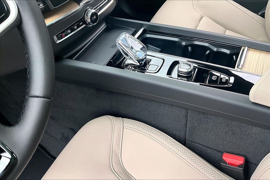 2026 Volvo XC60 Plug-In Hybrid T8 Plus