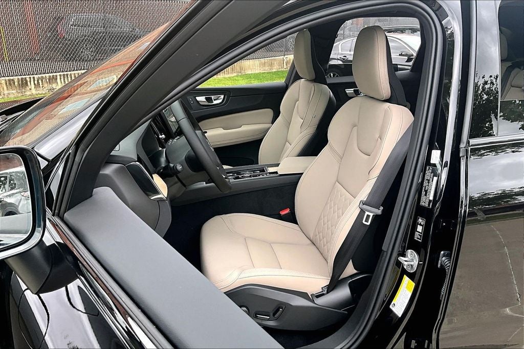 2026 Volvo XC60 Plug-In Hybrid T8 Plus