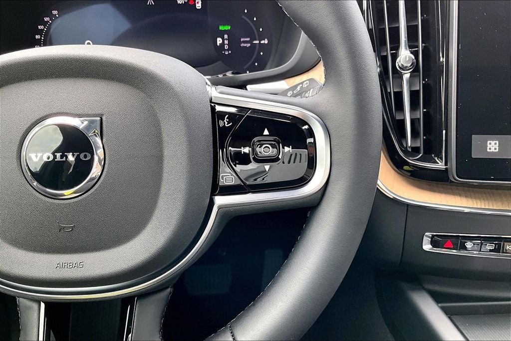 2026 Volvo XC60 Plug-In Hybrid T8 Plus