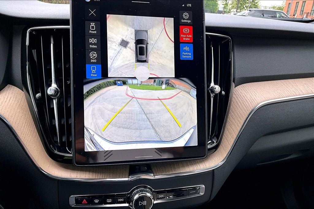 2026 Volvo XC60 Plug-In Hybrid T8 Plus
