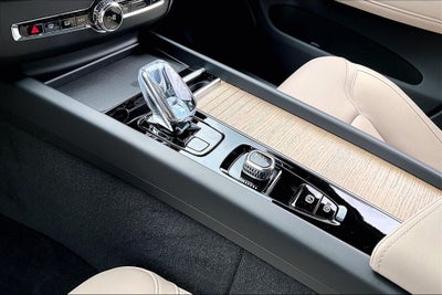 2026 Volvo XC60 Plug-In Hybrid T8 Plus