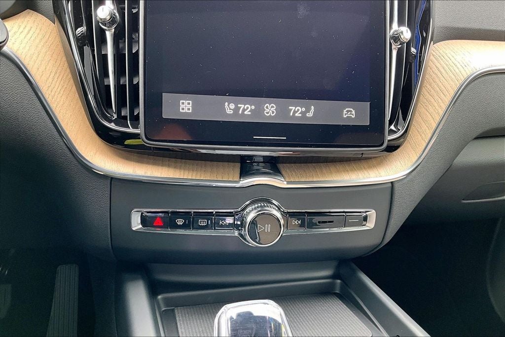 2026 Volvo XC60 Plug-In Hybrid T8 Plus