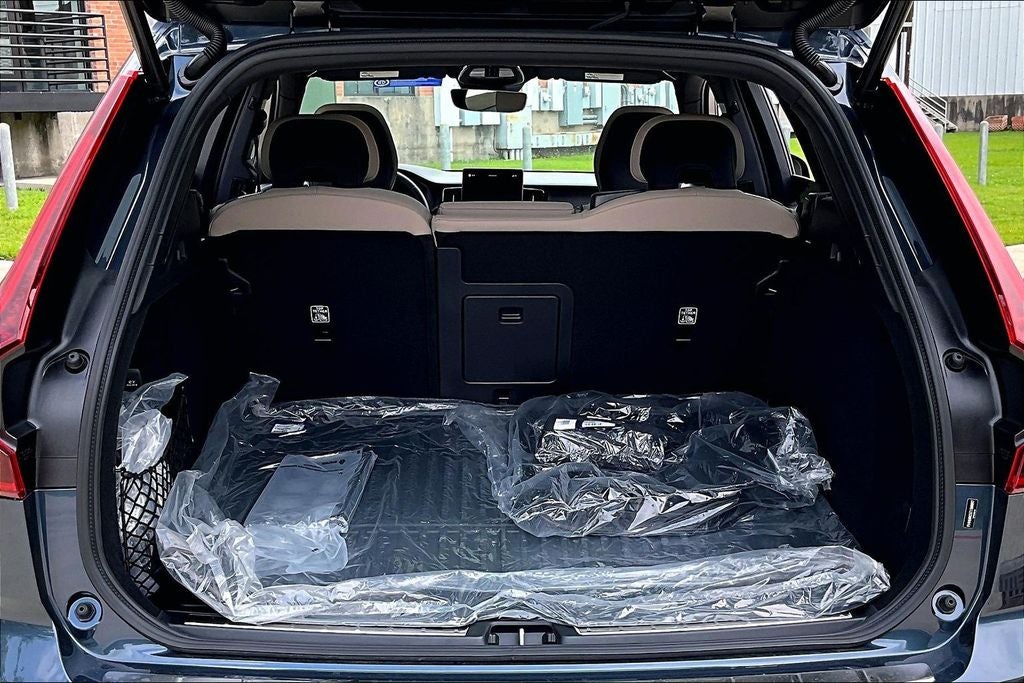 2026 Volvo XC60 Plug-In Hybrid T8 Plus