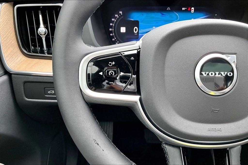 2026 Volvo XC60 Plug-In Hybrid T8 Plus
