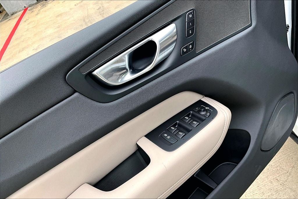 2026 Volvo XC60 Plug-In Hybrid T8 Plus