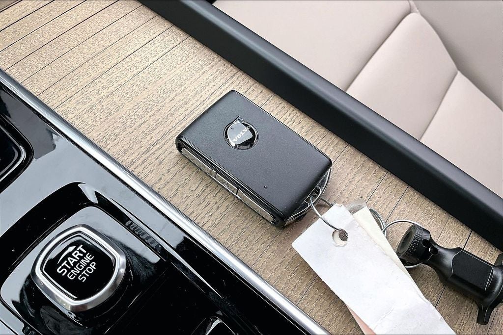 2026 Volvo XC60 Plug-In Hybrid T8 Plus