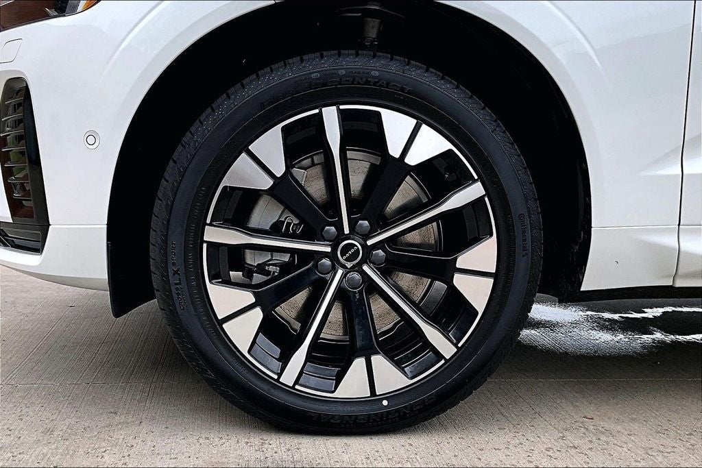 2026 Volvo XC60 Plug-In Hybrid T8 Plus