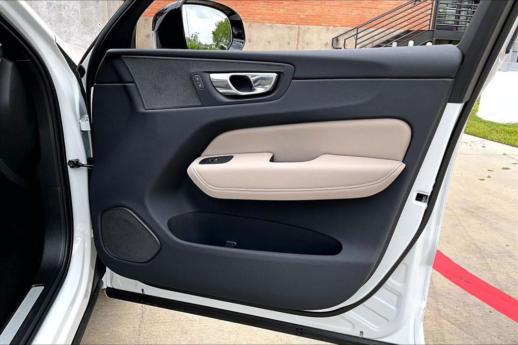 2026 Volvo XC60 Plug-In Hybrid T8 Plus