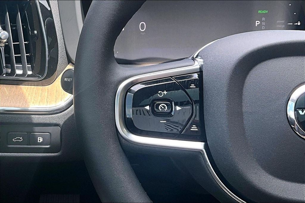 2026 Volvo XC60 Plug-In Hybrid T8 Plus