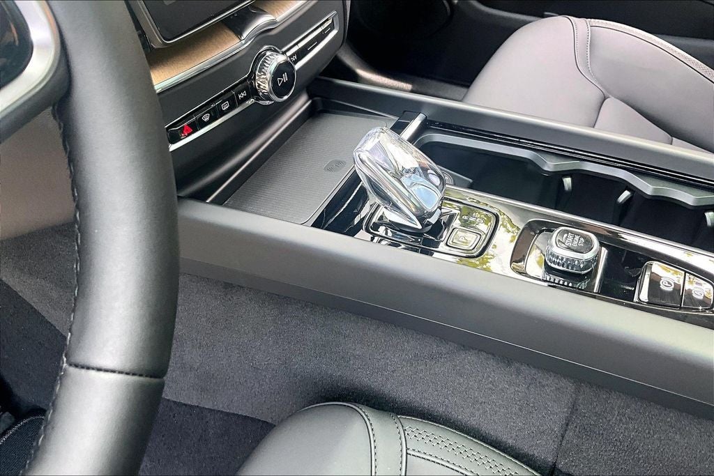 2026 Volvo XC60 Plug-In Hybrid T8 Plus