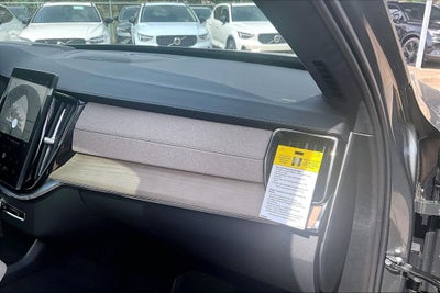 2027 Volvo XC90 Plug-In Hybrid T8 Ultra 6 Passenger