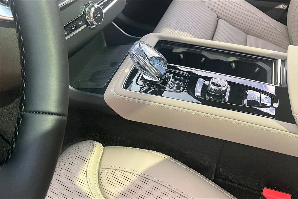 2027 Volvo XC90 Plug-In Hybrid T8 Ultra 6 Passenger