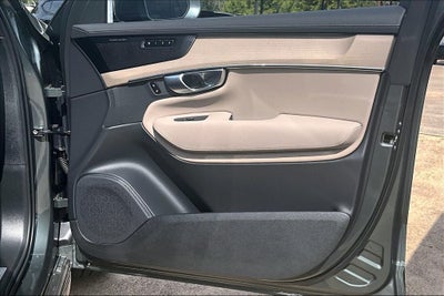 2027 Volvo XC90 Plug-In Hybrid T8 Ultra 6 Passenger