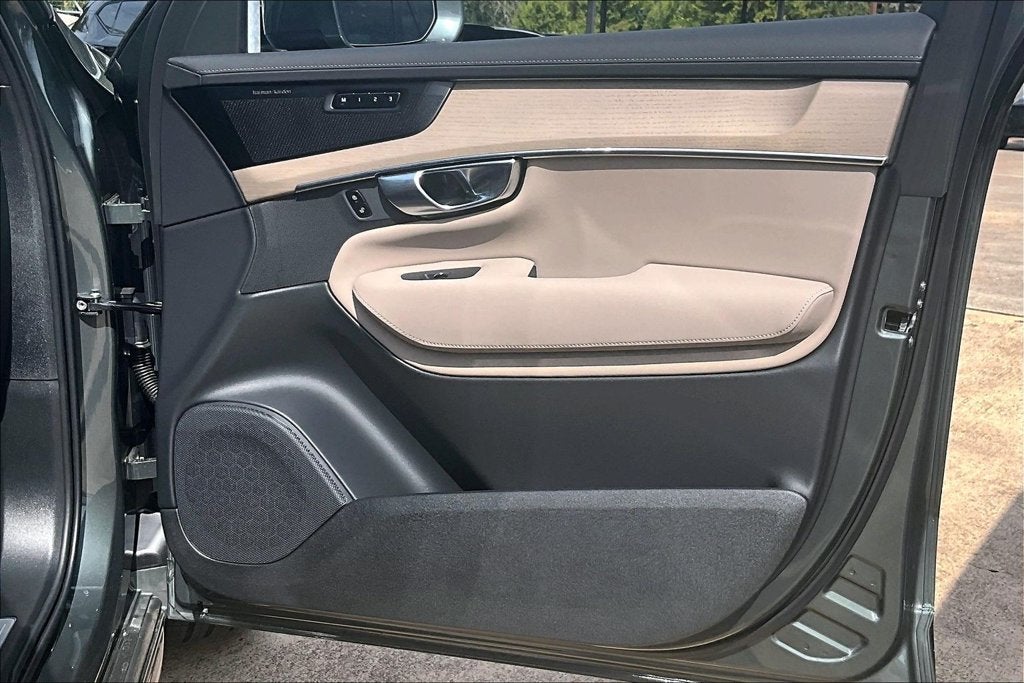 2027 Volvo XC90 Plug-In Hybrid T8 Ultra 6 Passenger