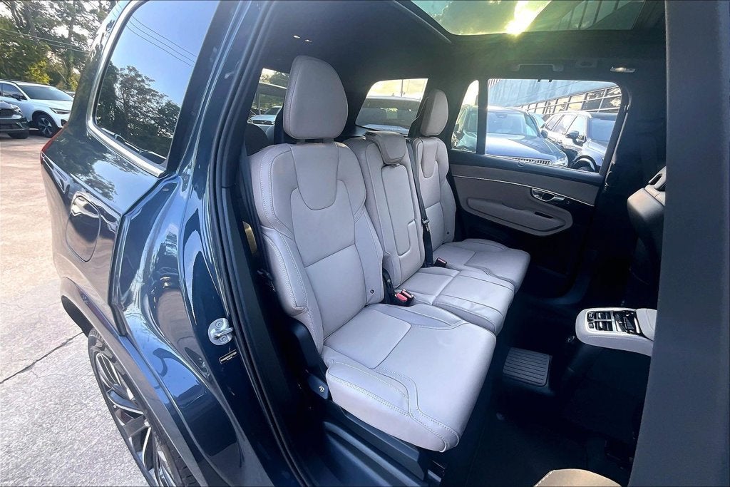 2027 Volvo XC90 Plug-In Hybrid T8 Ultra 7 Passenger