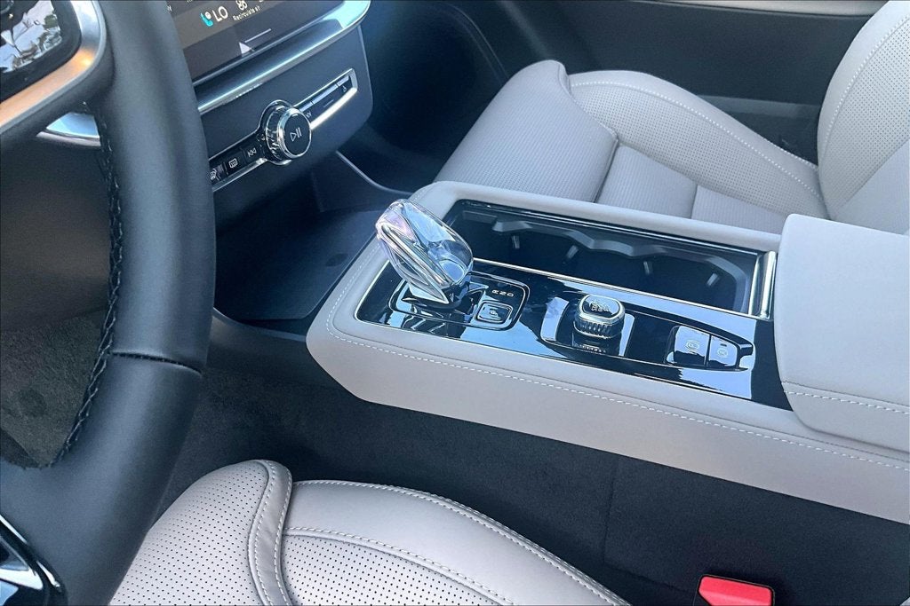 2027 Volvo XC90 Plug-In Hybrid T8 Ultra 7 Passenger
