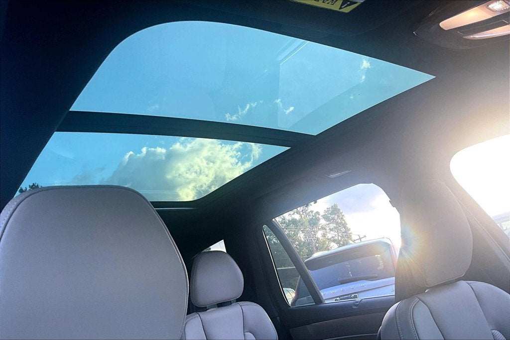 2027 Volvo XC90 Plug-In Hybrid T8 Ultra 7 Passenger