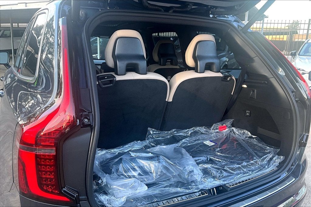 2027 Volvo XC90 Plug-In Hybrid T8 Ultra 7 Passenger