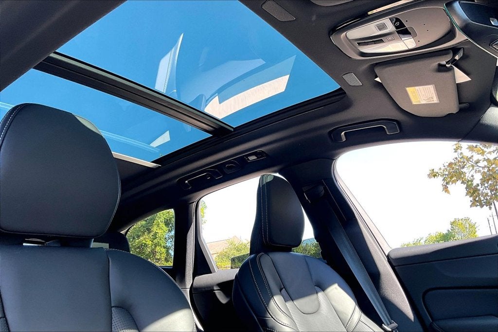 2027 Volvo XC60 Plug-In Hybrid T8 Ultra Black Edition