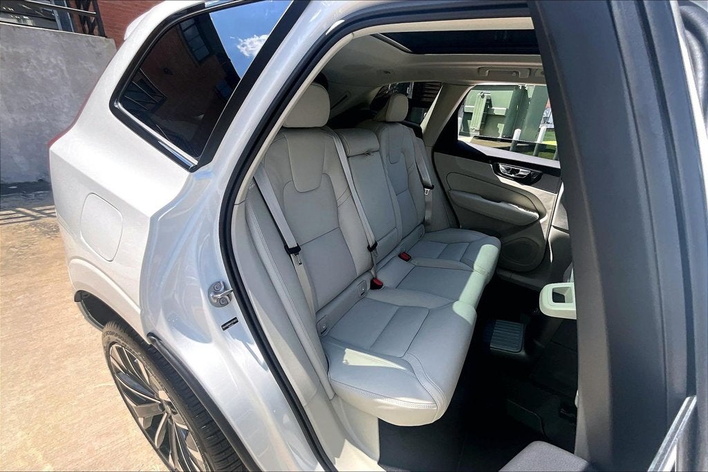 2027 Volvo XC60 Plug-In Hybrid T8 Ultra