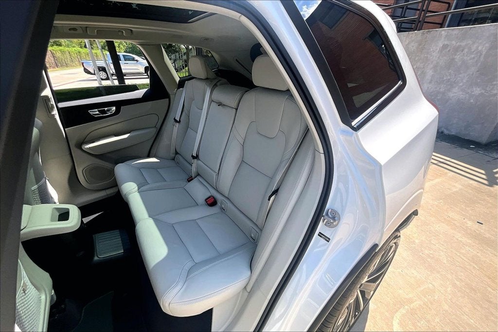 2027 Volvo XC60 Plug-In Hybrid T8 Ultra
