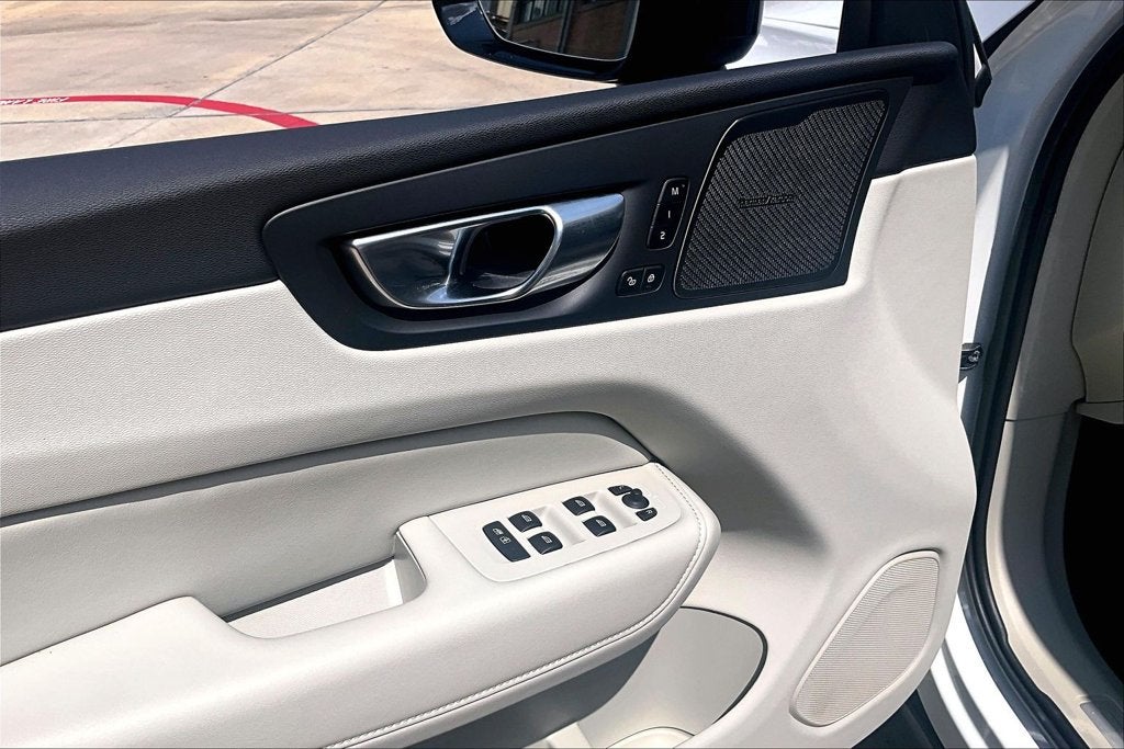 2027 Volvo XC60 Plug-In Hybrid T8 Ultra