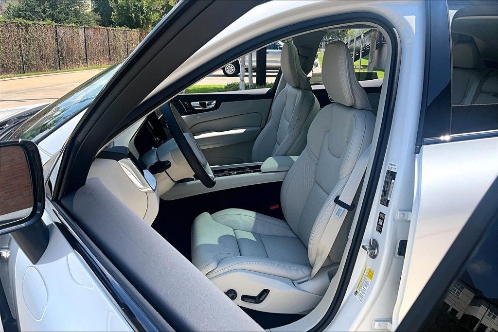 2027 Volvo XC60 Plug-In Hybrid T8 Ultra