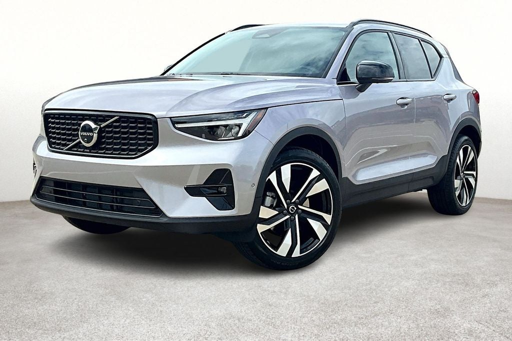 2026 Volvo XC40 B4 Plus
