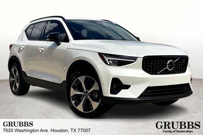 2026 Volvo XC40 B4 Plus