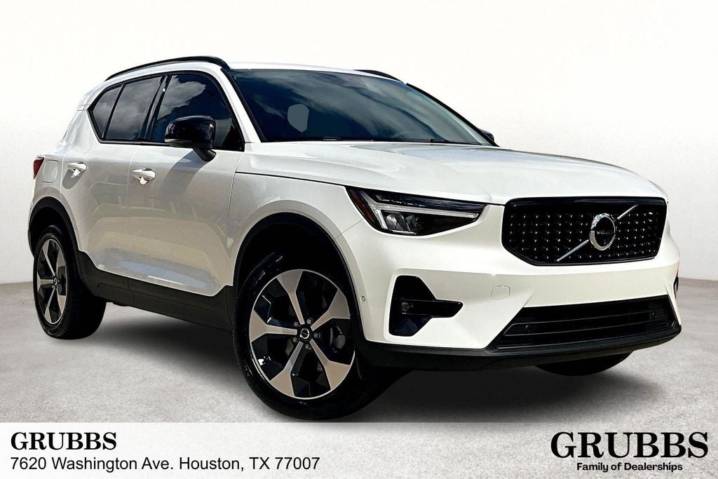 2026 Volvo XC40 B4 Plus