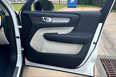2026 Volvo XC40 B4 Plus