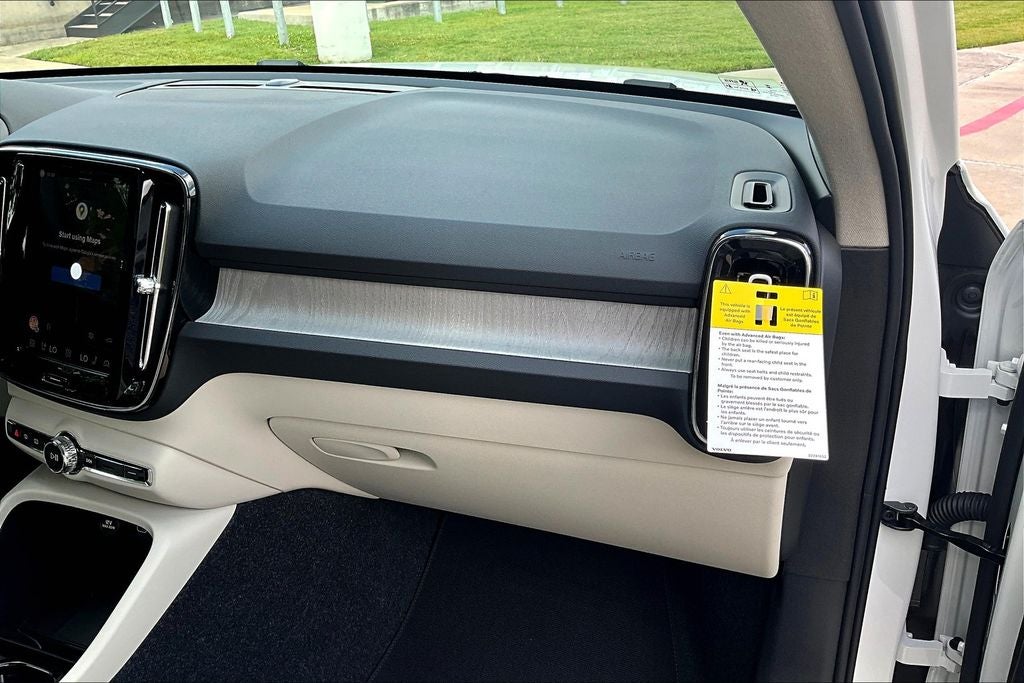 2026 Volvo XC40 B4 Plus