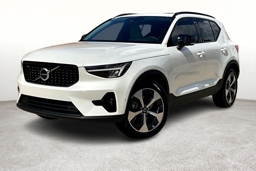 2026 Volvo XC40 B4 Plus
