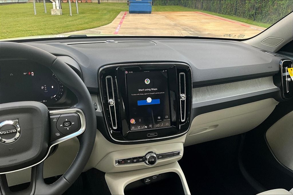 2026 Volvo XC40 B4 Plus
