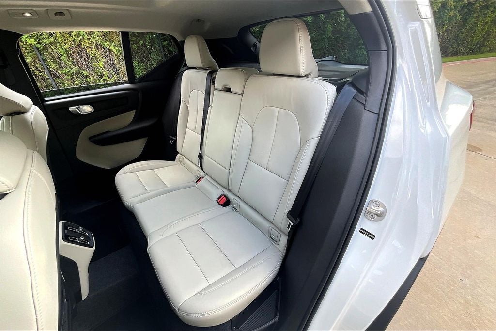2026 Volvo XC40 B4 Plus