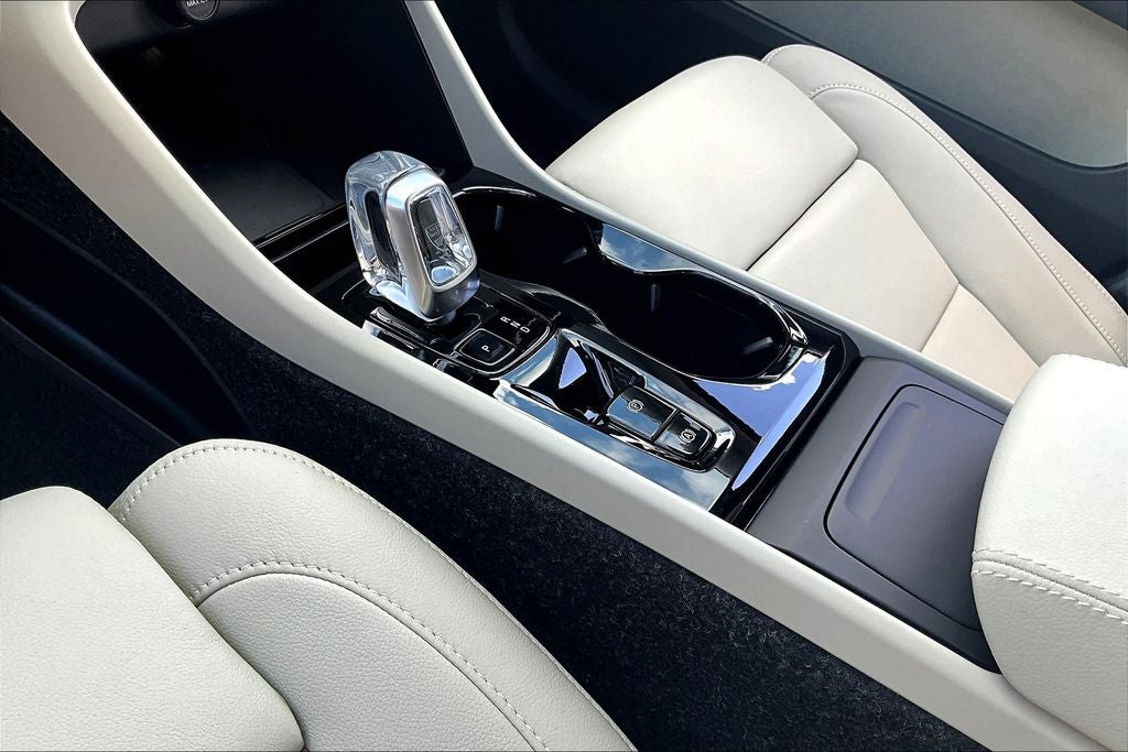 2026 Volvo XC40 B4 Plus