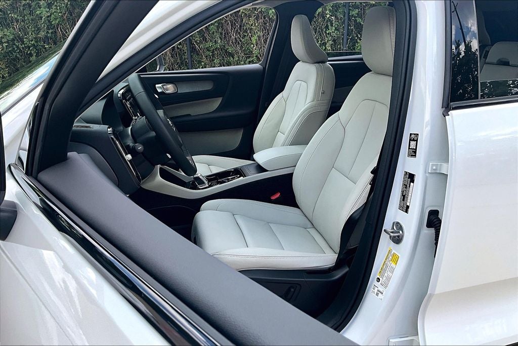 2026 Volvo XC40 B4 Plus