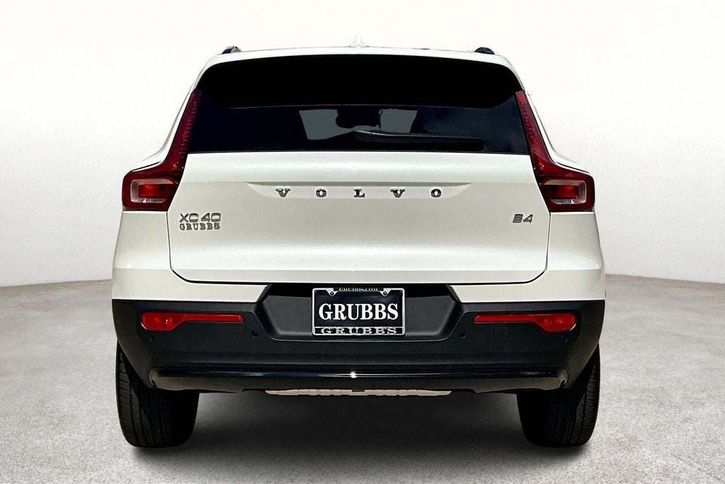 2026 Volvo XC40 B4 Plus